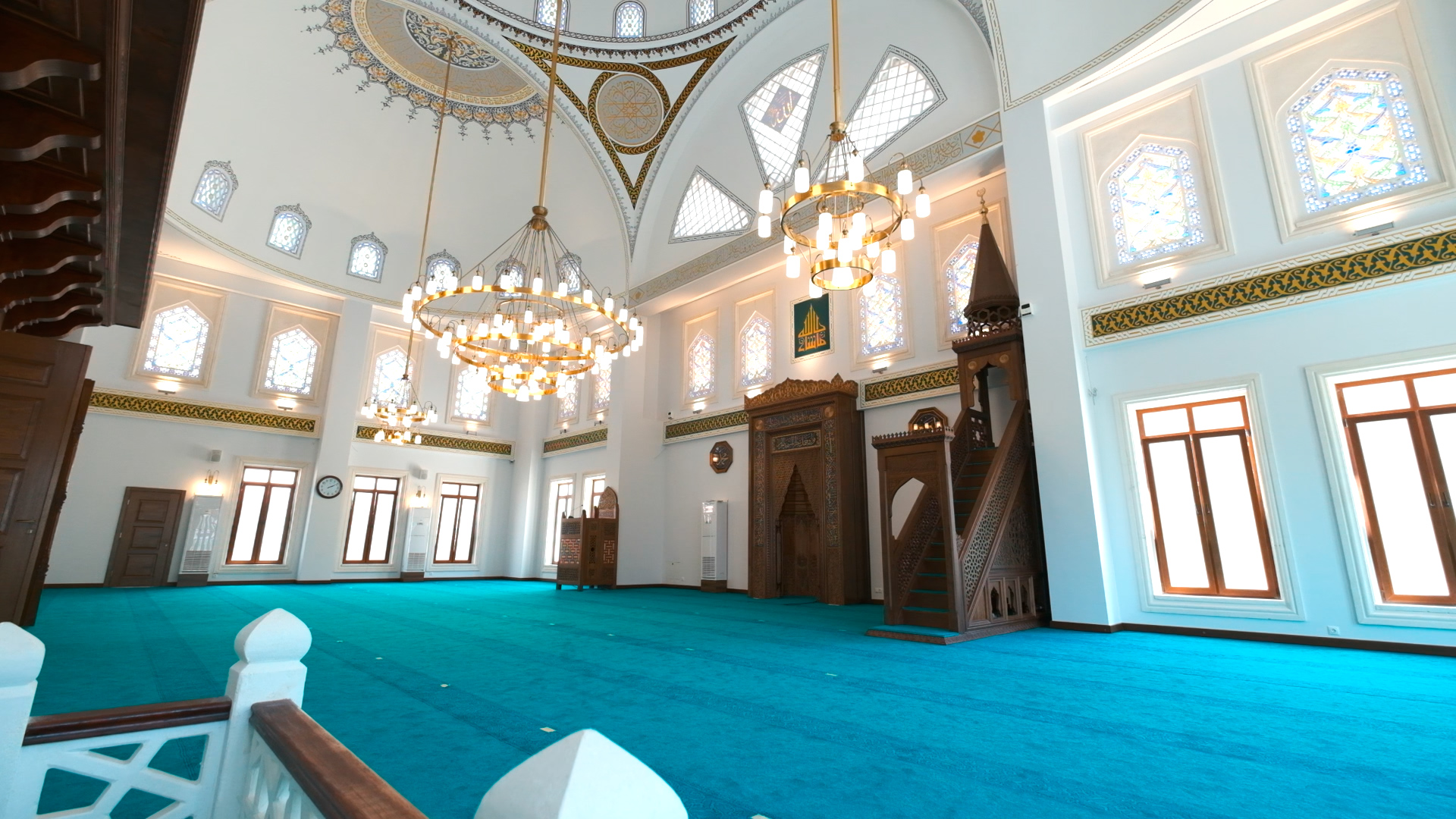 Şehriban Hatun Camii içi fotoğrafı.jpg